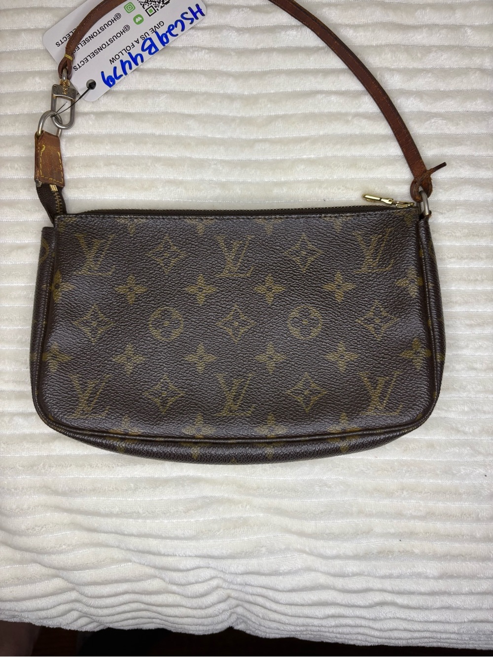 Louis  Vuitton Vintage Monogram Pochette with COA